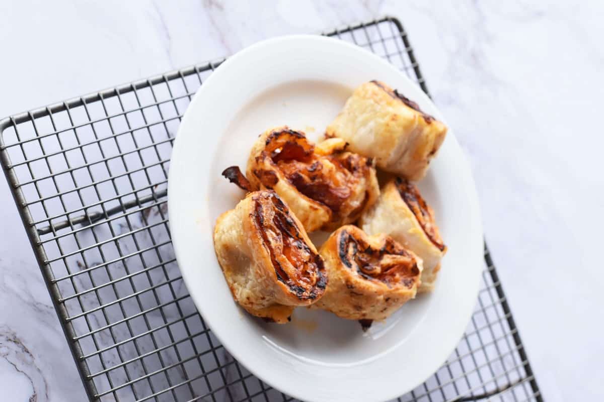 air fryer pizza scrolls puff pastry