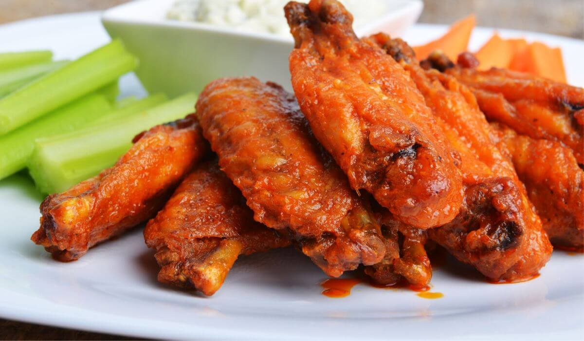 buffalo chicken wings with celery sticks