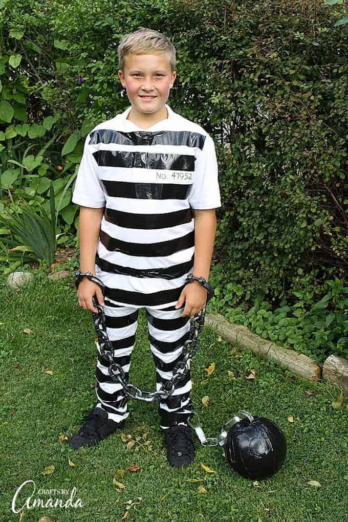 DIY prisoner costume for men