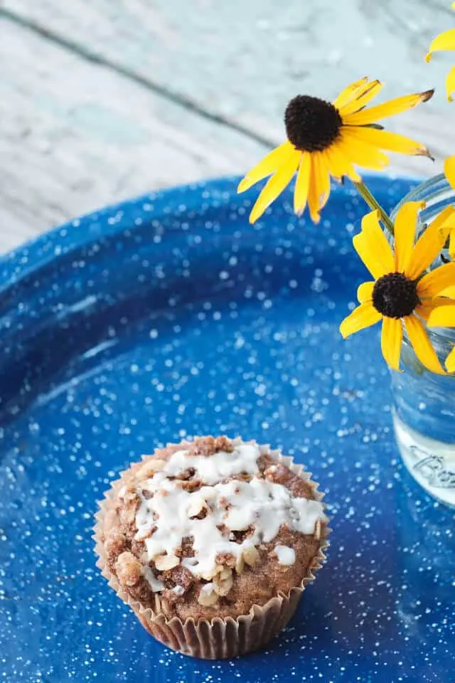 Apple strusel muffins