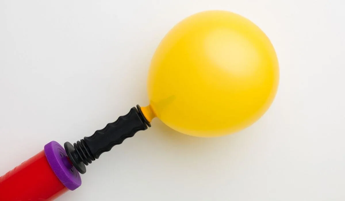 balloon pump with a half pumped yellow balloon