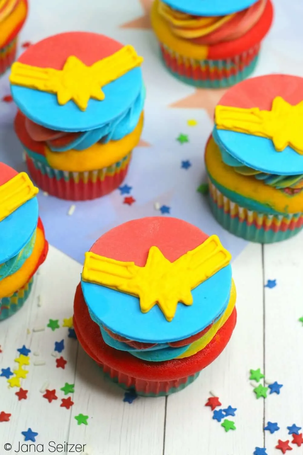 captain marvel cupcakes