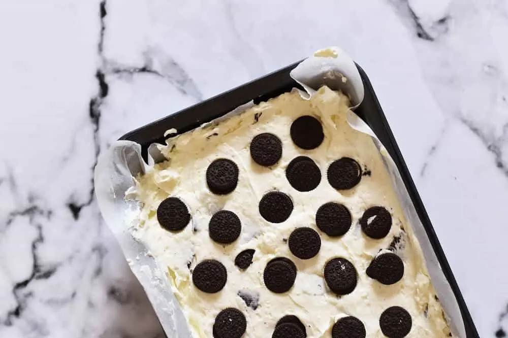 cookies and cream cheesecake slice