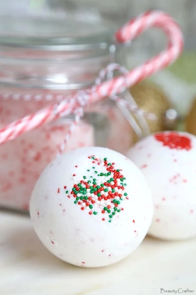 homemade peppermint christmas bath bombs.