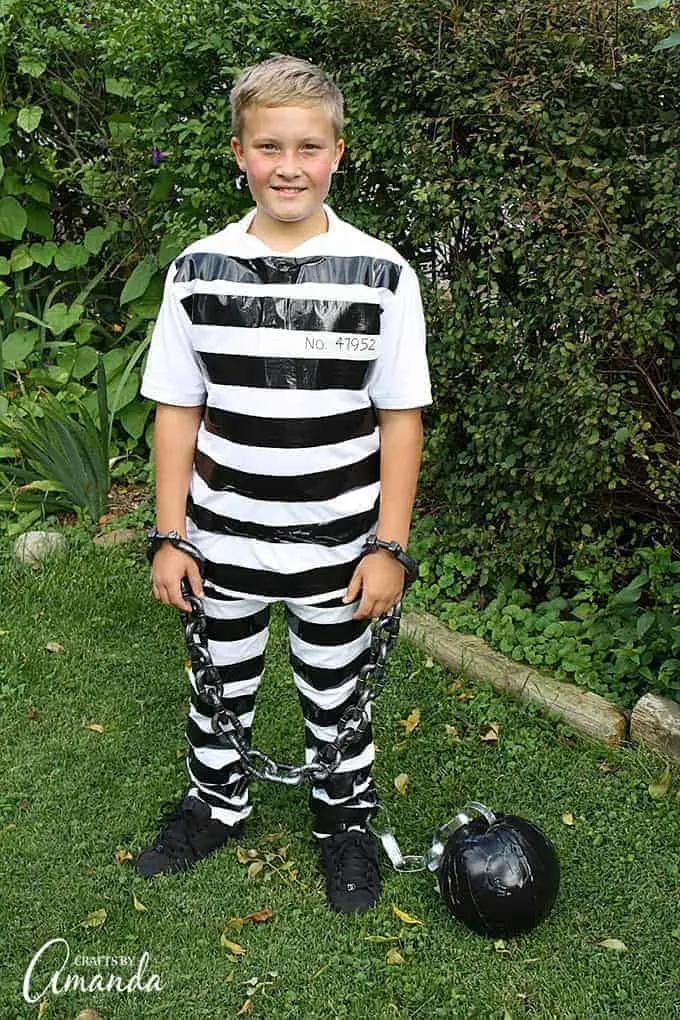 DIY prisoner costume for men